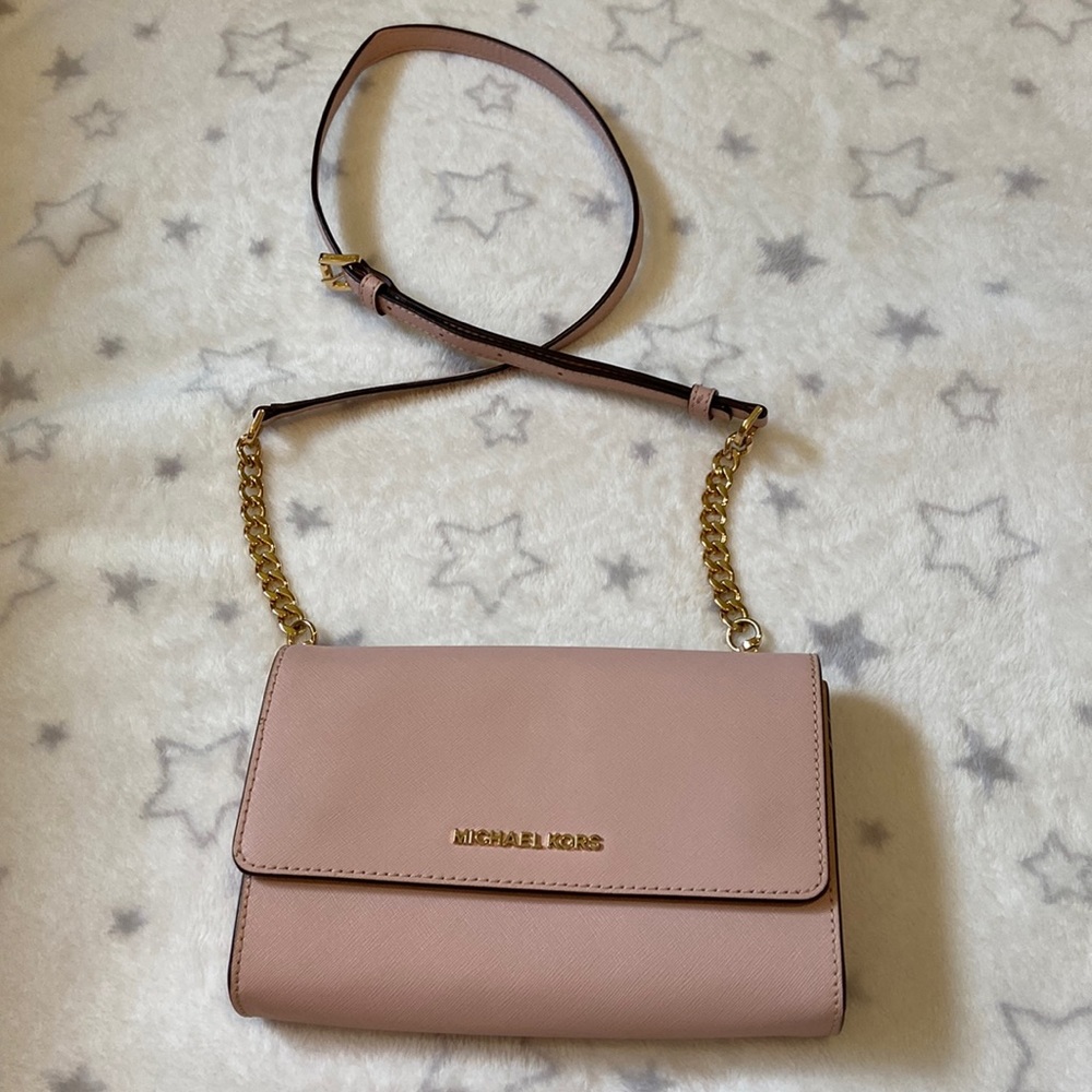 Michael Kors crossbody Wallet on the Chains/ clutch
